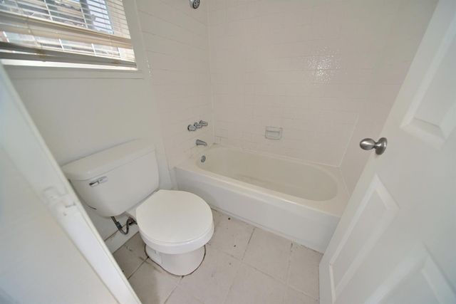 8107 Grenoble Way, Stockton, CA 95210