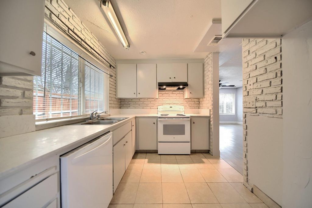 8107 Grenoble Way, Stockton, CA 95210