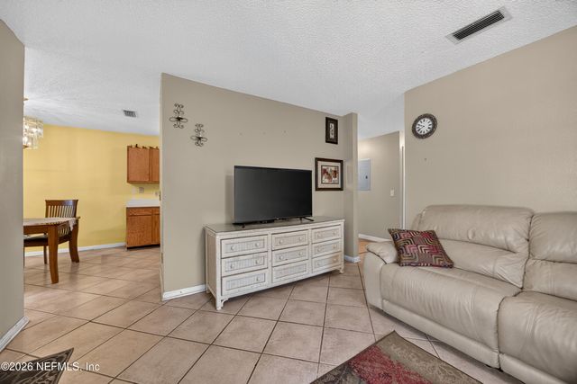 5375 DODGE Road, Jacksonville, FL 32209