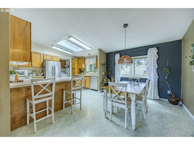 1939 MCDONALD Ct, Springfield, OR 97477