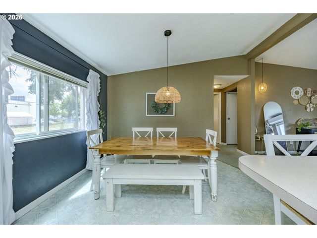 1939 MCDONALD Ct, Springfield, OR 97477