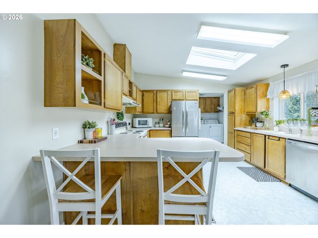 1939 MCDONALD Ct, Springfield, OR 97477