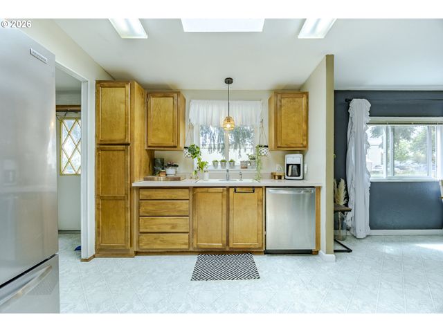 1939 MCDONALD Ct, Springfield, OR 97477