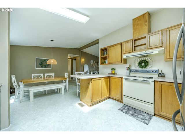 1939 MCDONALD Ct, Springfield, OR 97477