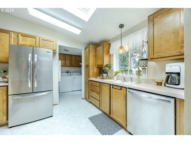 1939 MCDONALD Ct, Springfield, OR 97477