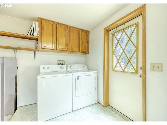 1939 MCDONALD Ct, Springfield, OR 97477