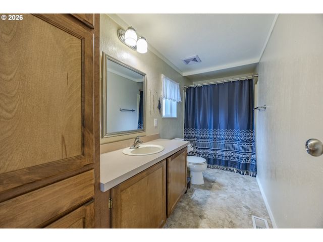 1939 MCDONALD Ct, Springfield, OR 97477
