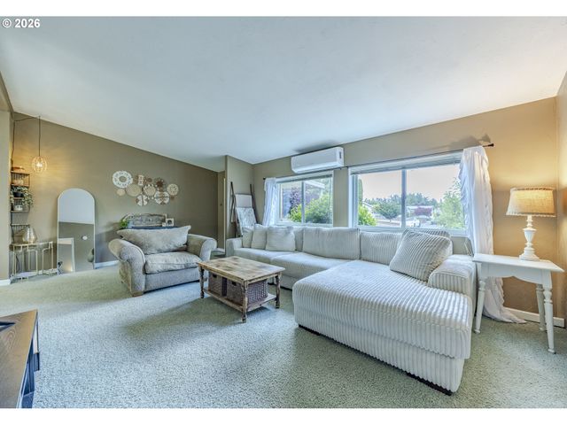 1939 MCDONALD Ct, Springfield, OR 97477