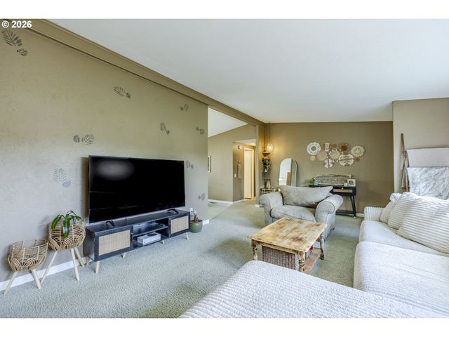 1939 MCDONALD Ct, Springfield, OR 97477
