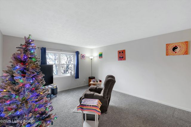 301 El Conquistador Pl, Louisville, KY 40220