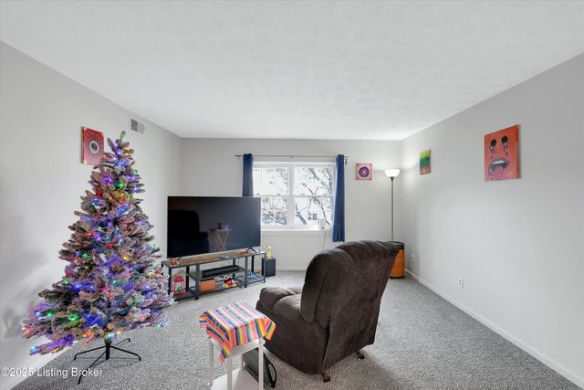 301 El Conquistador Pl, Louisville, KY 40220