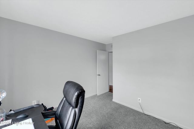 301 El Conquistador Pl, Louisville, KY 40220