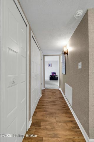 301 El Conquistador Pl, Louisville, KY 40220