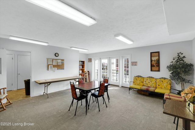 301 El Conquistador Pl, Louisville, KY 40220