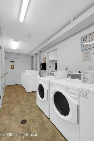 301 El Conquistador Pl, Louisville, KY 40220