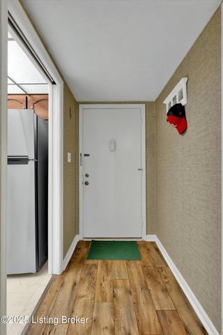 301 El Conquistador Pl, Louisville, KY 40220