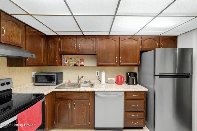 301 El Conquistador Pl, Louisville, KY 40220