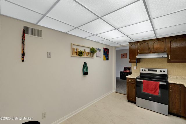 301 El Conquistador Pl, Louisville, KY 40220