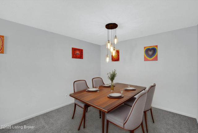 301 El Conquistador Pl, Louisville, KY 40220