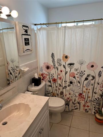 412 S Luna Court 2, Hollywood, FL 33021