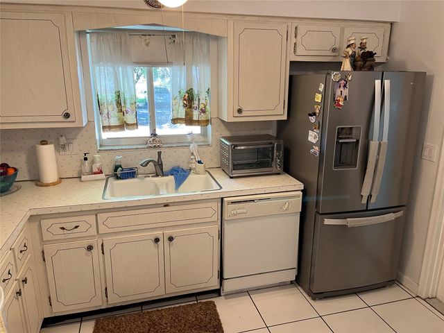 412 S Luna Court 2, Hollywood, FL 33021