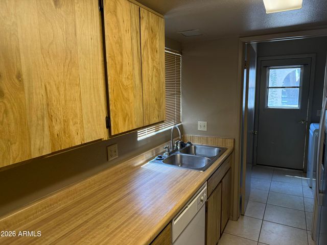 1126 E CHERYL Drive, Phoenix, AZ 85020