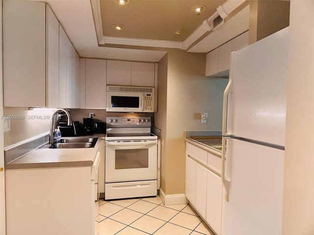 18000 N Bay Road 201, Sunny Isles Beach, FL 33160