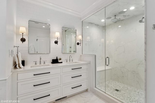 658 W Melrose Street 1, Chicago, IL 60657