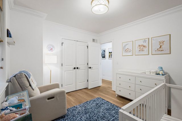 658 W Melrose Street 1, Chicago, IL 60657