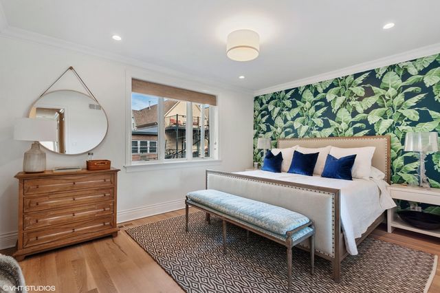 658 W Melrose Street 1, Chicago, IL 60657