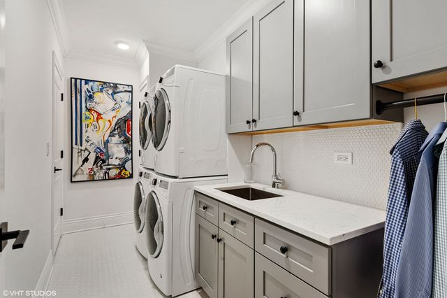 658 W Melrose Street 1, Chicago, IL 60657