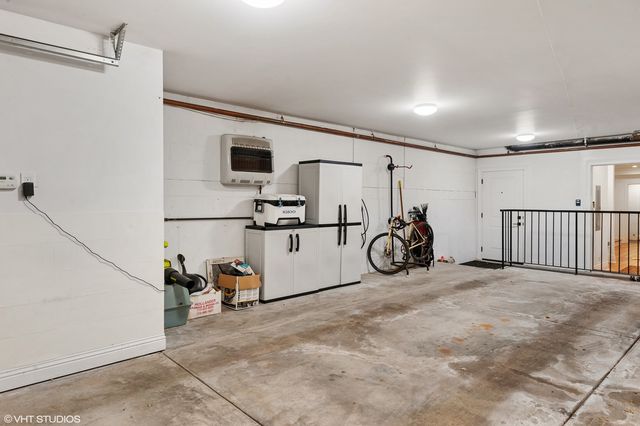 658 W Melrose Street 1, Chicago, IL 60657