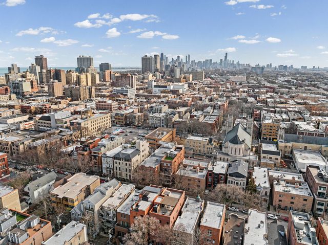 658 W Melrose Street 1, Chicago, IL 60657