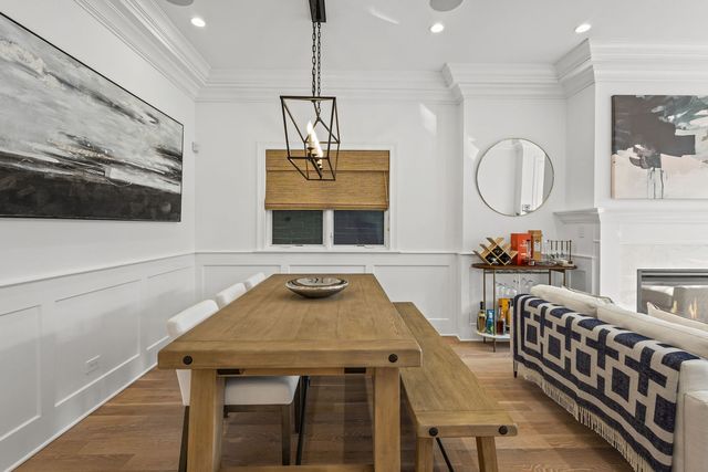 658 W Melrose Street 1, Chicago, IL 60657