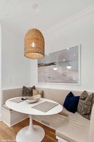 658 W Melrose Street 1, Chicago, IL 60657