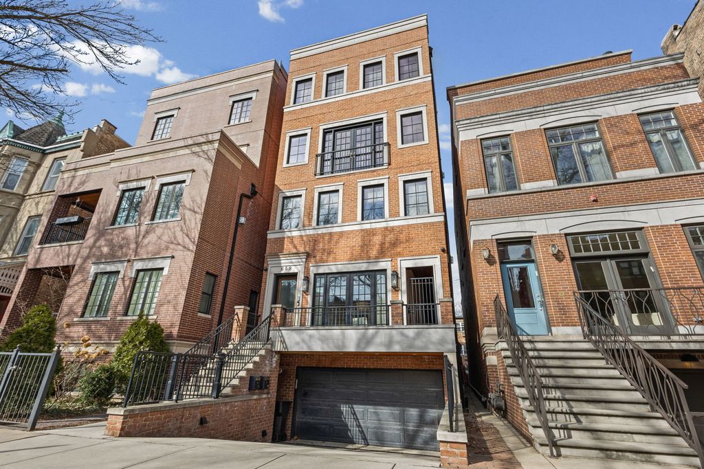 658 W Melrose Street 1, Chicago, IL 60657
