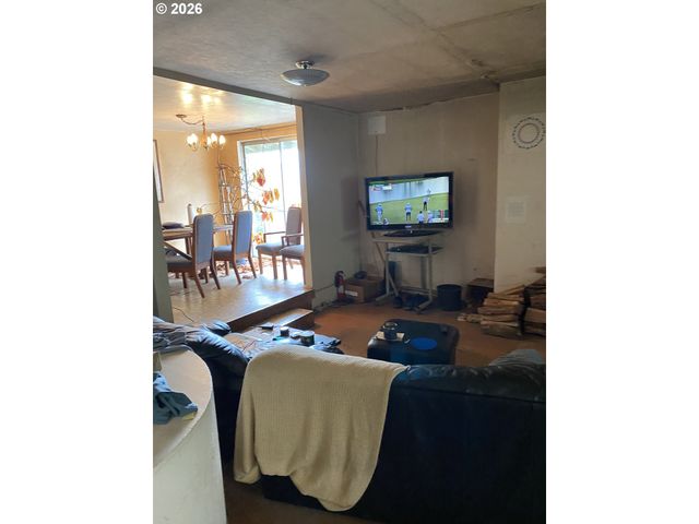 239 10TH St, Port Orford, OR 97465
