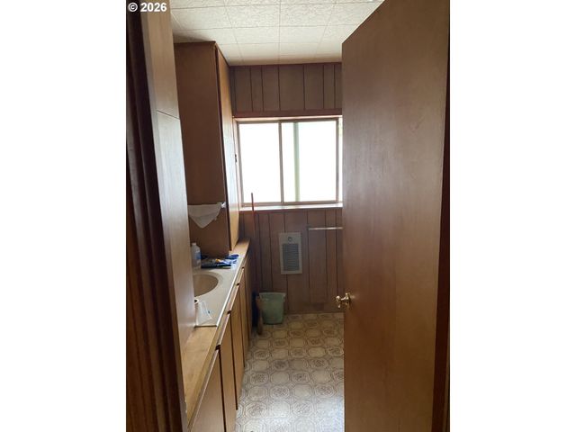 239 10TH St, Port Orford, OR 97465