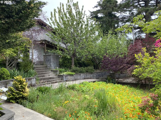 239 10TH St, Port Orford, OR 97465
