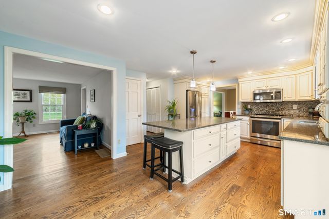 27 South Pond Circle, Cheshire, CT 06410