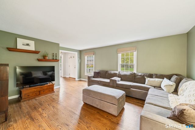 27 South Pond Circle, Cheshire, CT 06410