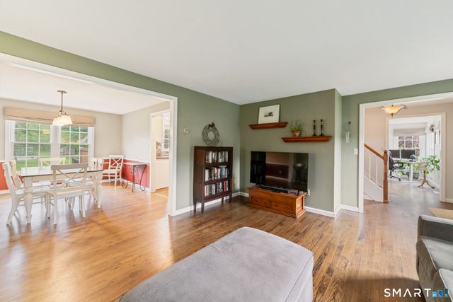 27 South Pond Circle, Cheshire, CT 06410