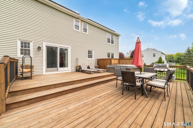 27 South Pond Circle, Cheshire, CT 06410