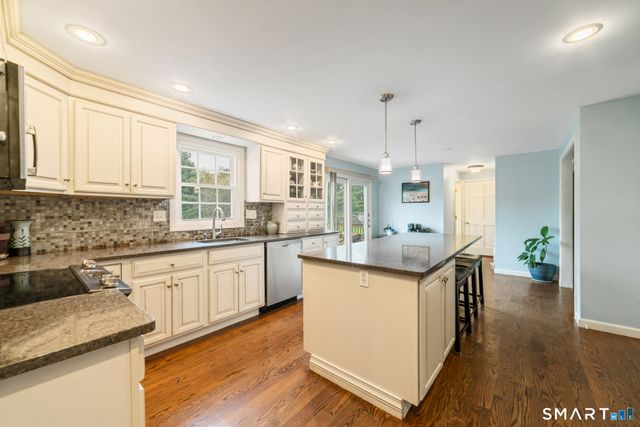27 South Pond Circle, Cheshire, CT 06410