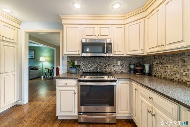 27 South Pond Circle, Cheshire, CT 06410