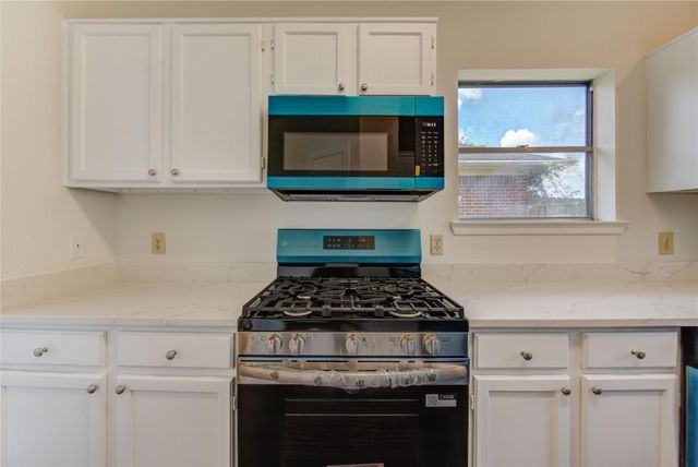 308 N Ranch House Road, Angleton, TX 77515