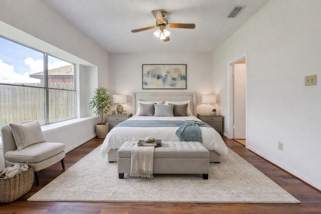 308 N Ranch House Road, Angleton, TX 77515