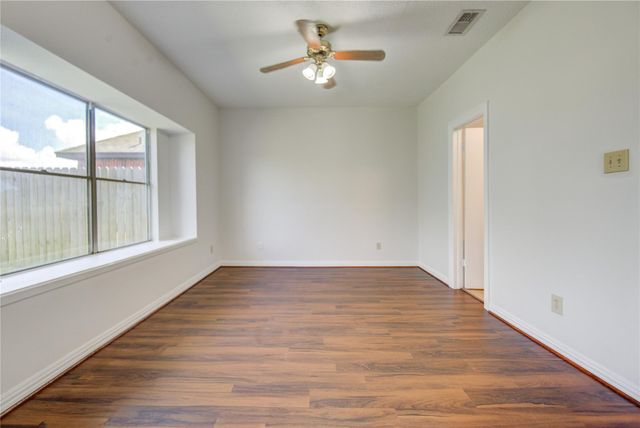 308 N Ranch House Road, Angleton, TX 77515