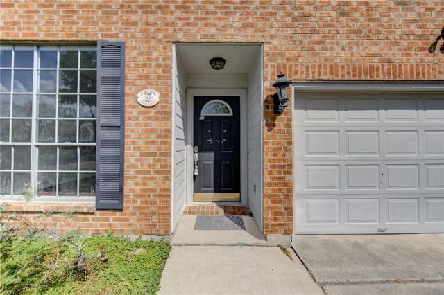 308 N Ranch House Road, Angleton, TX 77515