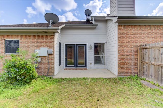 308 N Ranch House Road, Angleton, TX 77515